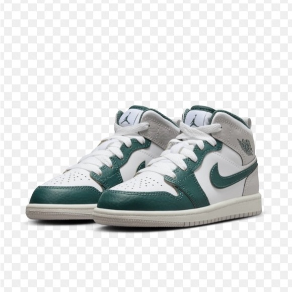 Nike Air Jordan 1 in size 2 Youth Green and White Sneakers - Picture 1 of 10